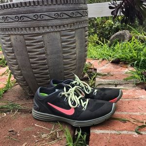 Nike tennis shoes